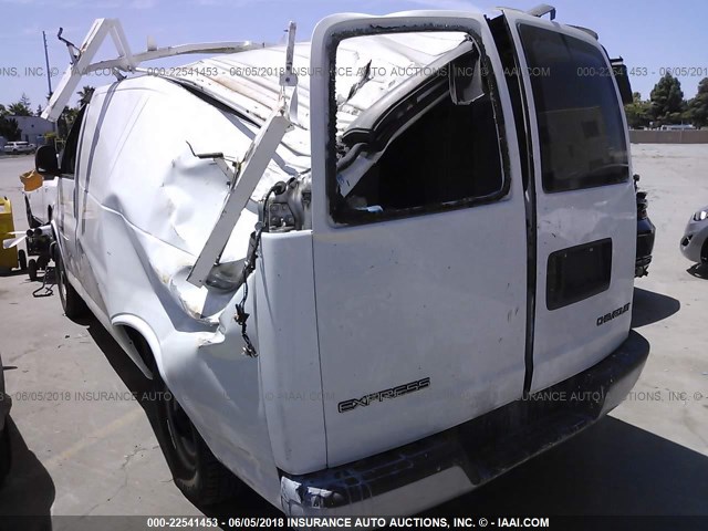 1GCGG25R911179907 - 2001 CHEVROLET EXPRESS G2500  WHITE photo 3