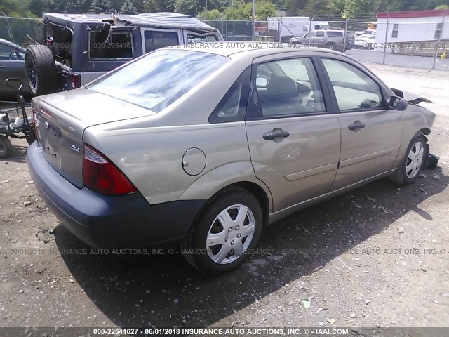 1FAFP34N65W223604 - 2005 FORD FOCUS ZX4 GOLD photo 4