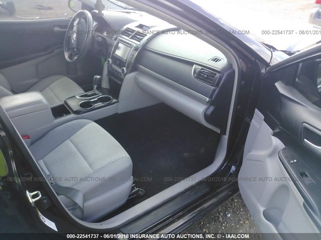 4T4BF1FK7DR331731 - 2013 TOYOTA CAMRY L/SE/LE/XLE Qara foto 5