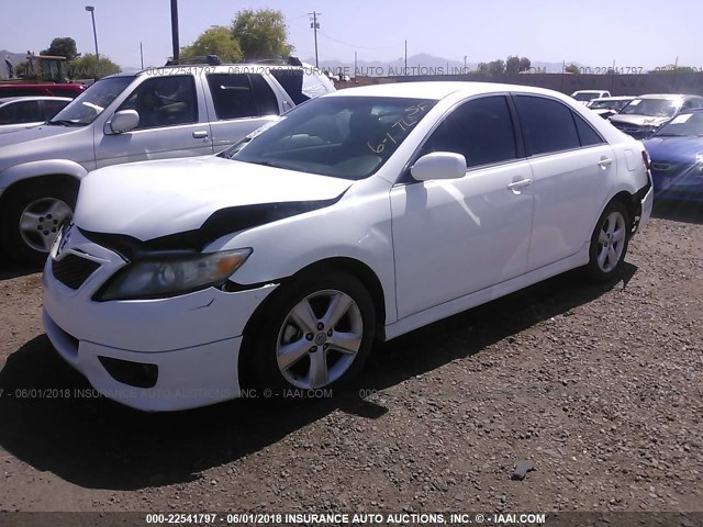 4T1BF3EK8AU573446 - 2010 TOYOTA CAMRY SE/LE/XLE WHITE photo 2