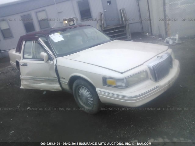 1LNLM83W9TY733519 - 1996 LINCOLN TOWN CAR CARTIER WHITE photo 1