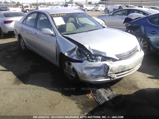 4T1BE32K92U586117 - 2002 TOYOTA CAMRY LE/XLE/SE 银色 照片 1