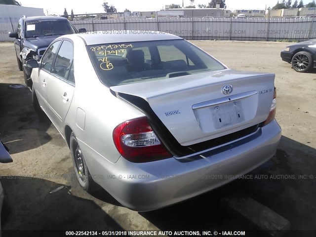 4T1BE32K92U586117 - 2002 TOYOTA CAMRY LE/XLE/SE 银色 照片 3