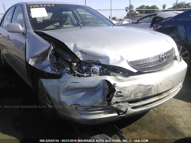 4T1BE32K92U586117 - 2002 TOYOTA CAMRY LE/XLE/SE 银色 照片 6