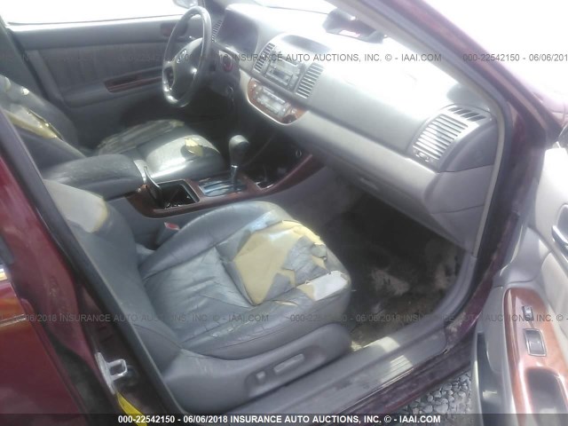 4T1BF30K63U042112 - 2003 TOYOTA CAMRY LE/XLE/SE მუქწითელი ფოტო 5
