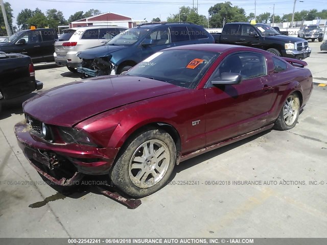 1ZVHT82H165227377 - 2006 FORD MUSTANG GT RED photo 2