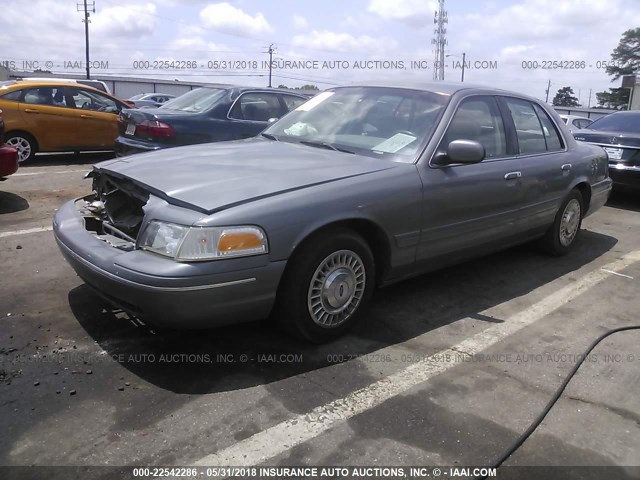 2FAFP73W6WX117970 - 1998 FORD CROWN VICTORIA  GRAY photo 2