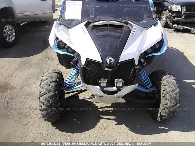 3JBPEAR2XGJ001811 - 2016 CAN-AM MAVERICK MAX 1000R TURBO/X DS/RS SILVER photo 5