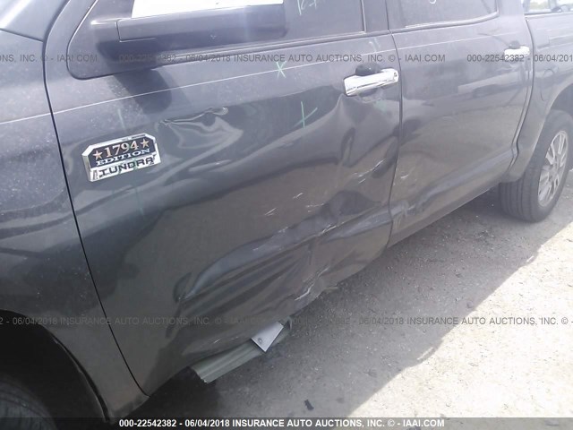5TFAW5F11FX453463 - 2015 TOYOTA TUNDRA CREWMAX 1794/PLATINUM 灰色 照片 6