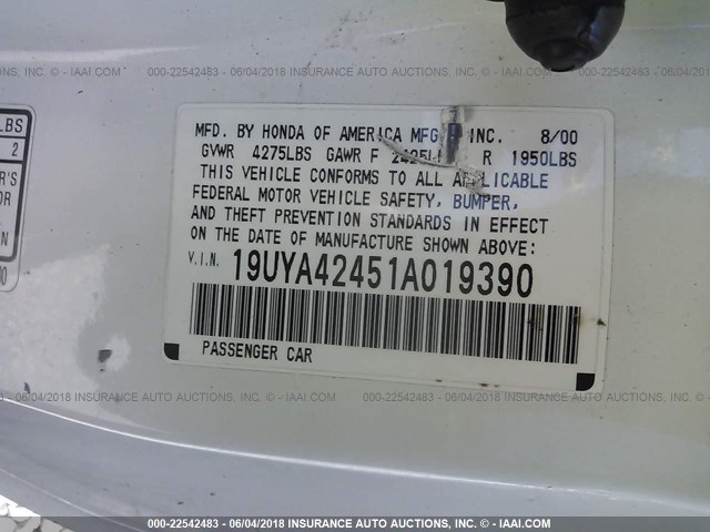 19UYA42451A019390 - 2001 ACURA 3.2CL WHITE photo 9