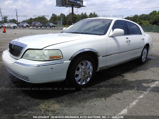 1LNHM82V86Y643362 - 2006 LINCOLN TOWN CAR SIGNATURE LIMITED WHITE photo 2