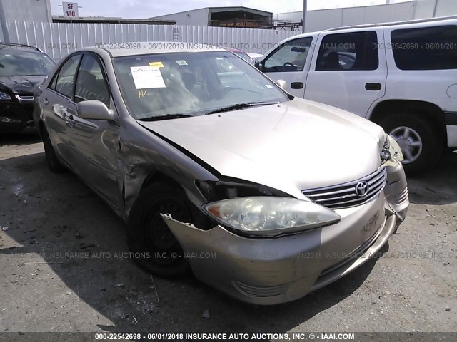 4T1BE32K65U562832 - 2005 TOYOTA CAMRY LE/XLE/SE ოქროსფერი ფოტო 1
