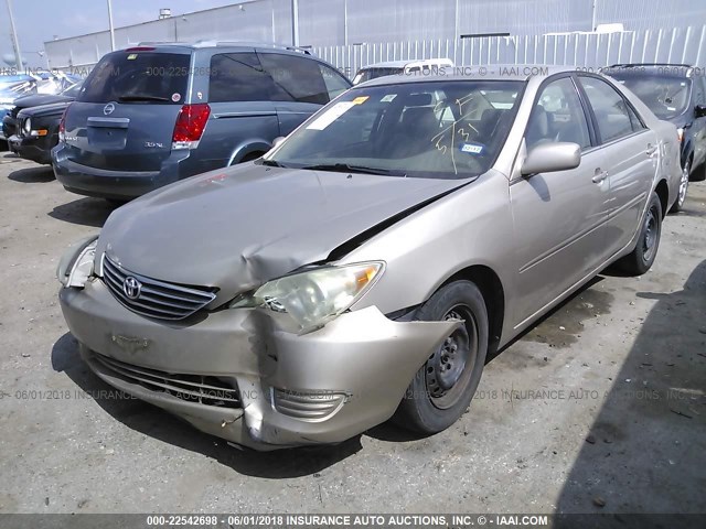 4T1BE32K65U562832 - 2005 TOYOTA CAMRY LE/XLE/SE ოქროსფერი ფოტო 2