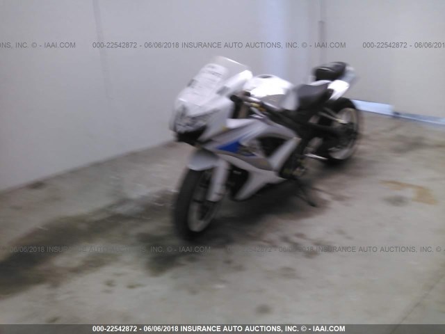 JS1GN7EA382111629 - 2008 SUZUKI GSX-R600 WHITE photo 2