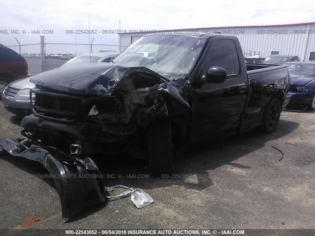 2FTZF07302CA86279 - 2002 FORD F150 SVT LIGHTNING BLACK photo 2