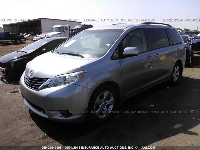 5TDKK3DCXDS342700 - 2013 TOYOTA SIENNA LE SILVER photo 2