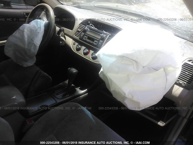 JTDBE32K920131148 - 2002 TOYOTA CAMRY LE/XLE/SE Qara foto 5