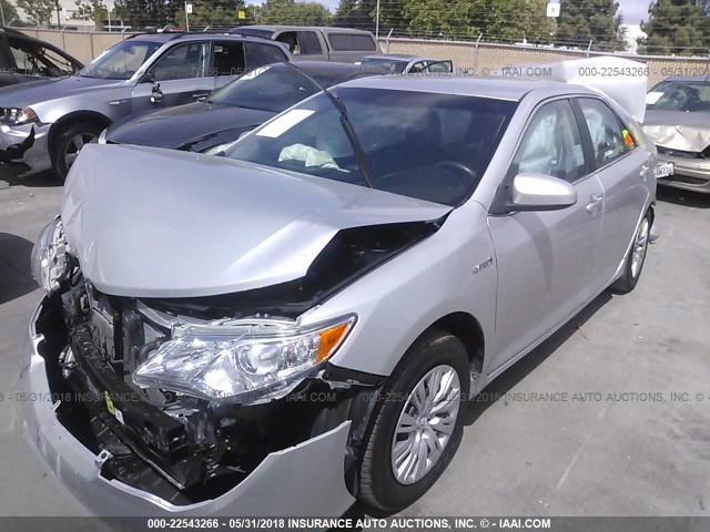 4T1BD1FK1DU093181 - 2013 TOYOTA CAMRY HYBRID/LE/XLE 灰色 照片 2