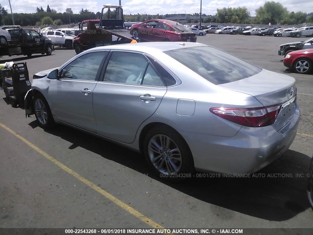 4T1BF1FK6FU904938 - 2015 TOYOTA CAMRY LE/XLE/SE/XSE SILVER photo 3