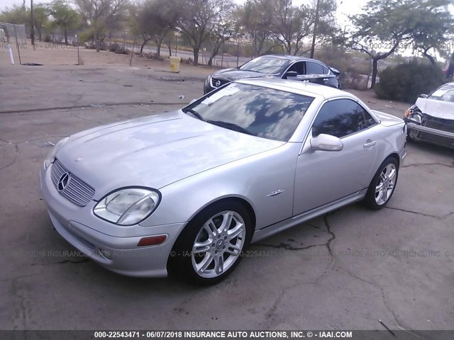 WDBKK49F84F299725 - 2004 MERCEDES-BENZ SLK 230 KOMPRESSOR SILVER photo 2