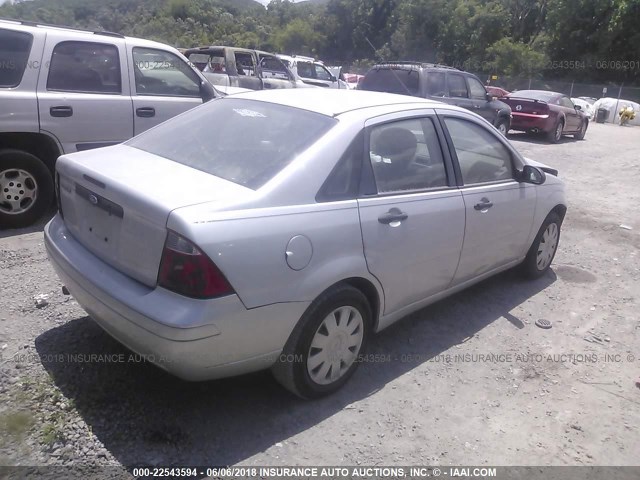1FAFP34N37W114956 - 2007 FORD FOCUS ZX4/S/SE/SES 银色 照片 4