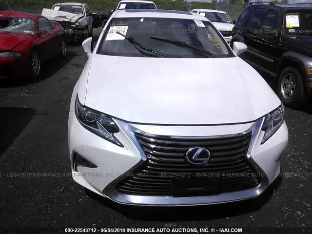 JTHBW1GG1G2108026 - 2016 LEXUS ES 300H WHITE photo 6