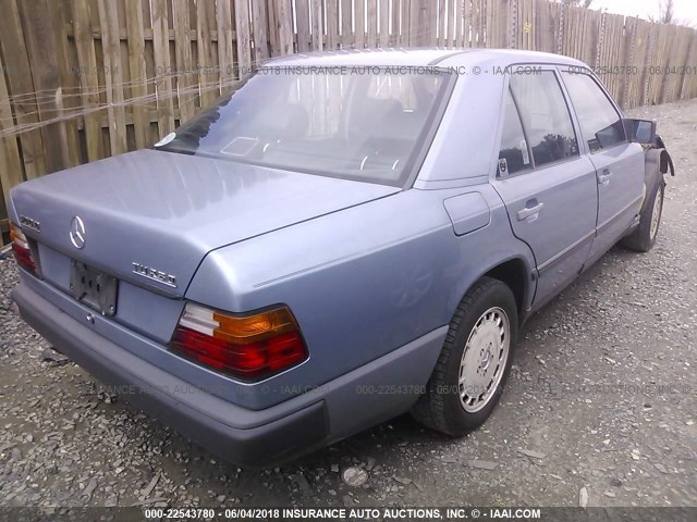 WDBEB33D8HA401512 - 1987 MERCEDES-BENZ 300 DT Light Blue photo 4