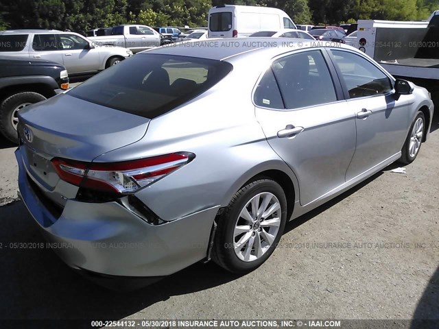 JTNB11HK4J3014335 - 2018 TOYOTA CAMRY L/LE/XLE/SE/XSE SILVER photo 4