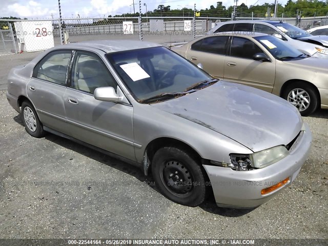 1HGCD5696TA265963 - 1996 HONDA ACCORD VALUE SILVER photo 1