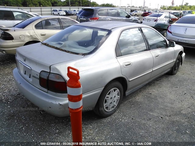 1HGCD5696TA265963 - 1996 HONDA ACCORD VALUE SILVER photo 4