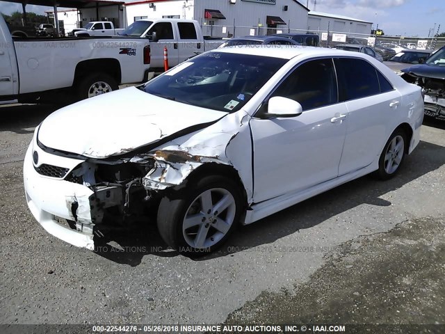 4T1BF1FKXEU329323 - 2014 TOYOTA CAMRY L/SE/LE/XLE WHITE photo 2