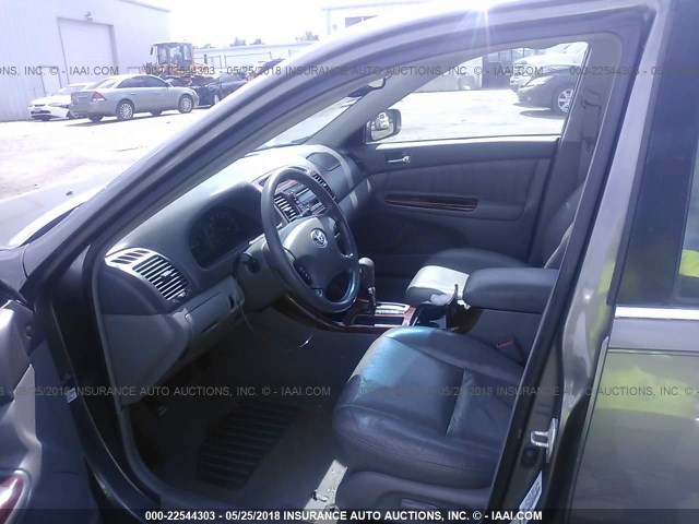 4T1BE30K03U709100 - 2003 TOYOTA CAMRY LE/XLE/SE ნაცრისფერი ფოტო 5