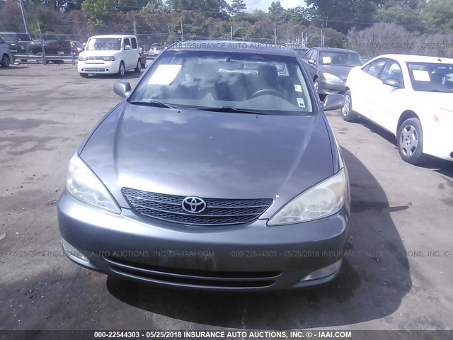 4T1BE30K03U709100 - 2003 TOYOTA CAMRY LE/XLE/SE ნაცრისფერი ფოტო 6