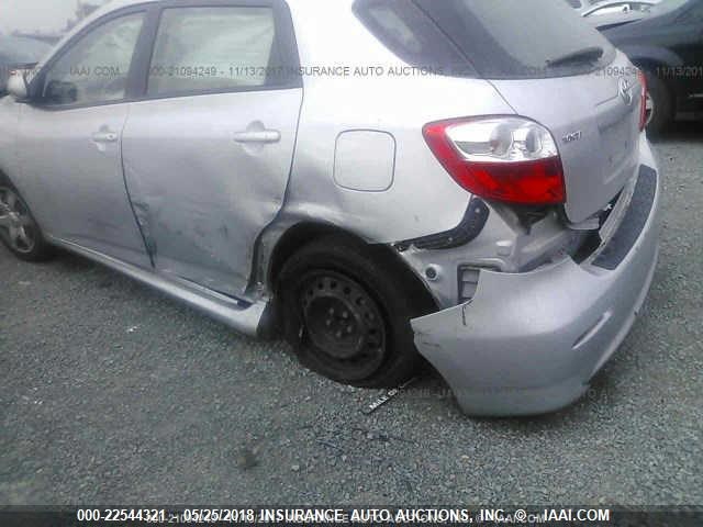 2T1KU40E89C144480 - 2009 TOYOTA COROLLA MATRIX  SILVER photo 6