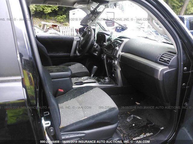 JTEBU5JR7G5400105 - 2016 TOYOTA 4RUNNER SR5 PREM/LTDL/TRAIL/TRD 黑色 照片 5