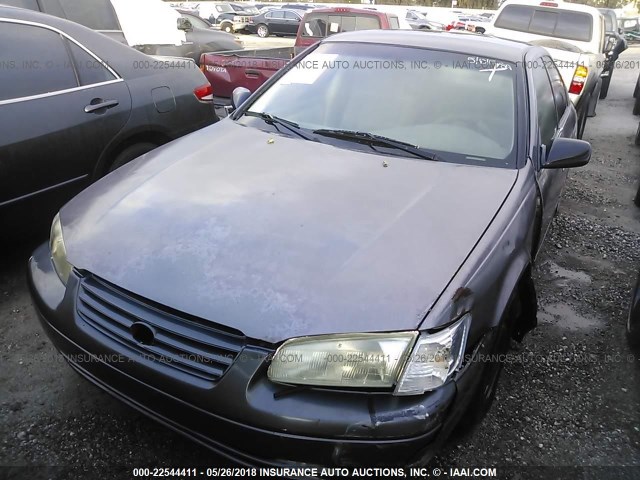 JT2BG22K9W0256749 - 1998 TOYOTA CAMRY CE/LE/XLE 灰色 照片 2