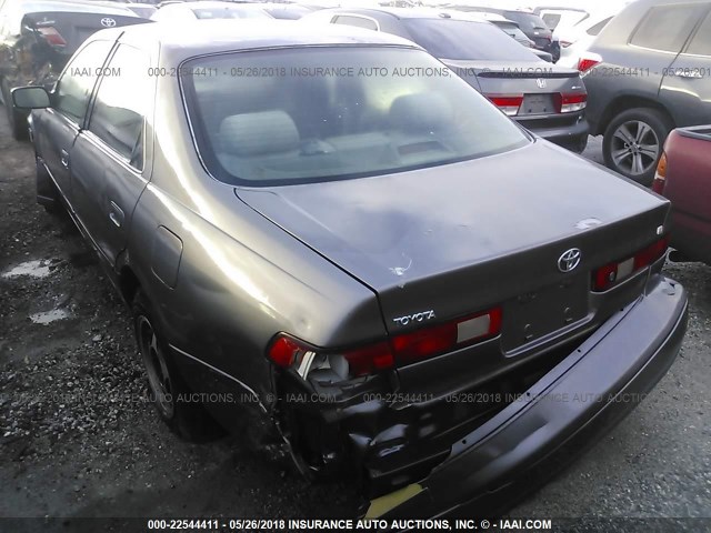 JT2BG22K9W0256749 - 1998 TOYOTA CAMRY CE/LE/XLE 灰色 照片 3
