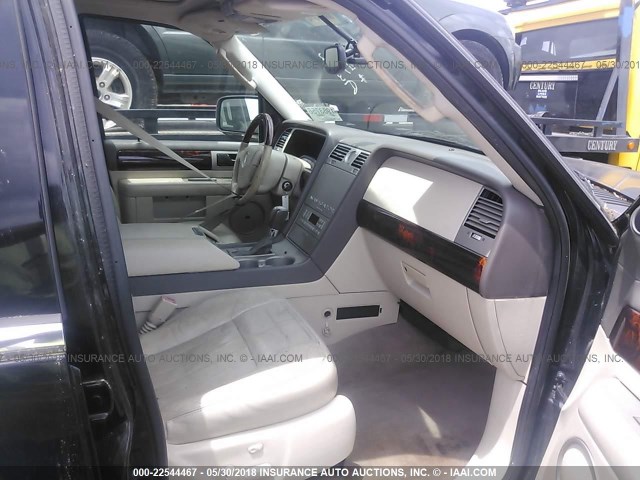 5LMFU28R44LJ29367 - 2004 LINCOLN NAVIGATOR BLACK photo 5