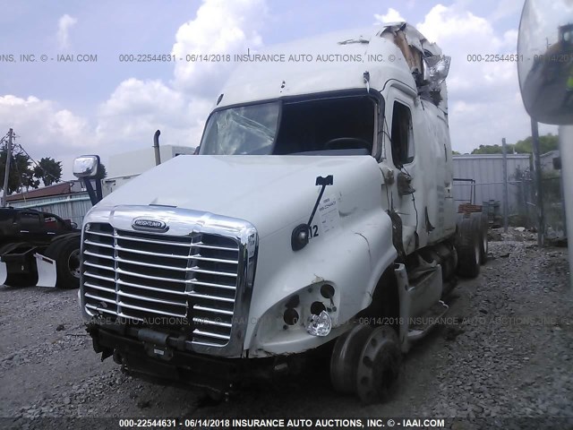 3AKJGLDR0DSBC7860 - 2013 FREIGHTLINER CASCADIA 125  WHITE photo 2