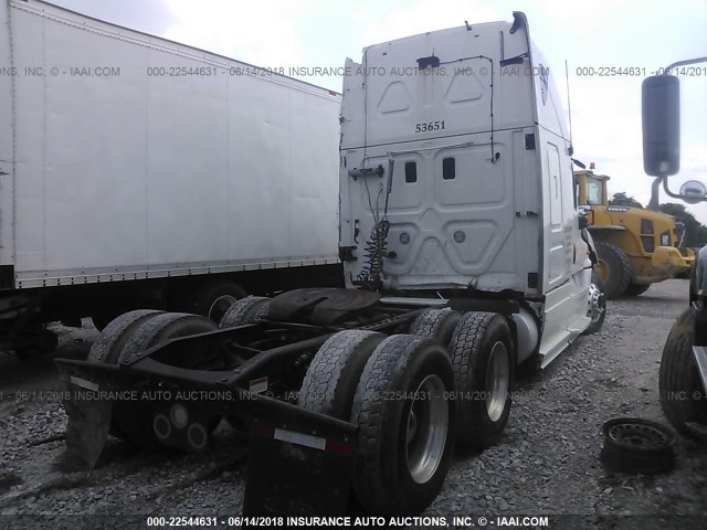 3AKJGLDR0DSBC7860 - 2013 FREIGHTLINER CASCADIA 125  WHITE photo 4