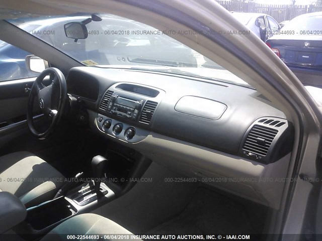 4T1BE32K25U023964 - 2005 TOYOTA CAMRY LE/XLE/SE ოქროსფერი ფოტო 5