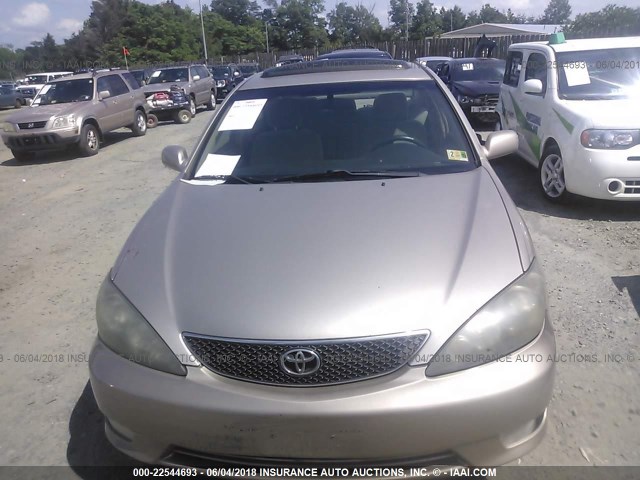 4T1BE32K25U023964 - 2005 TOYOTA CAMRY LE/XLE/SE ოქროსფერი ფოტო 6