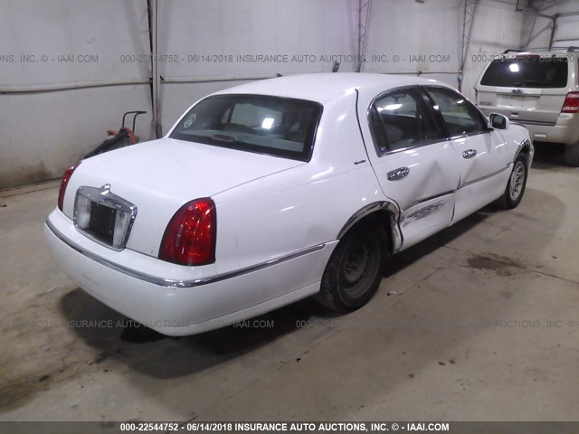 1LNHM82W3XY659690 - 1999 LINCOLN TOWN CAR SIGNATURE WHITE photo 4