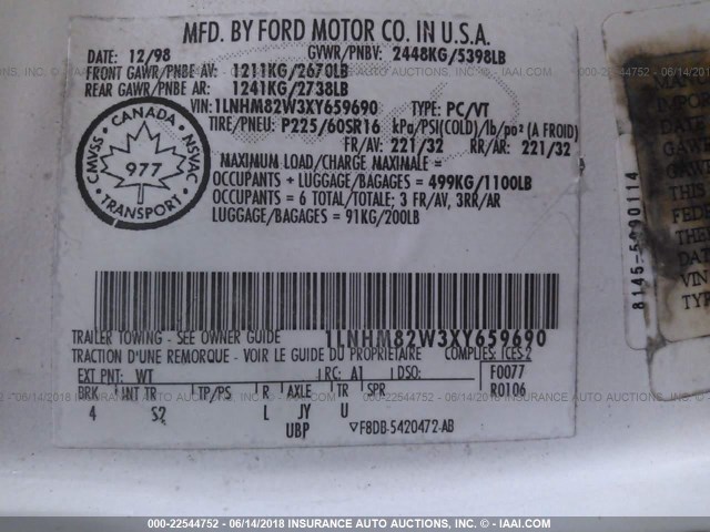 1LNHM82W3XY659690 - 1999 LINCOLN TOWN CAR SIGNATURE WHITE photo 9