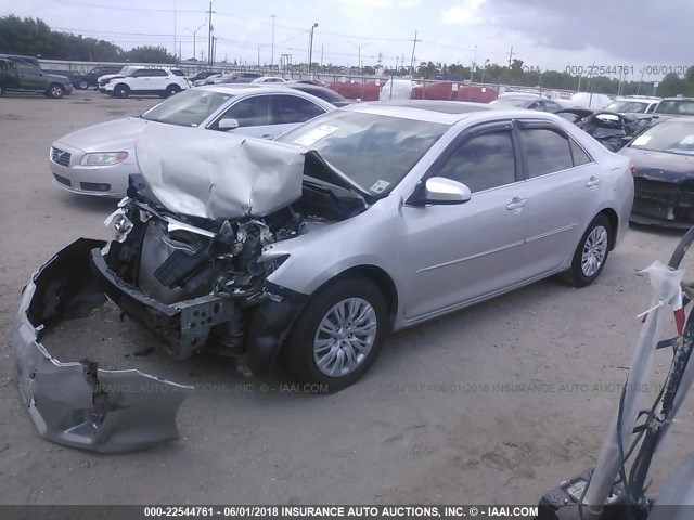4T4BF1FK0CR187437 - 2012 TOYOTA CAMRY SE/LE/XLE ვერცხლისფერი ფოტო 2