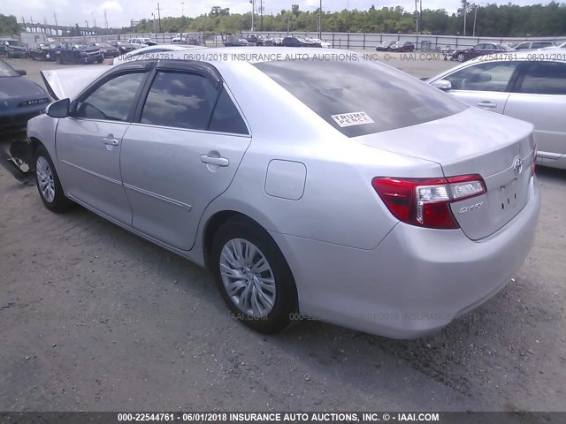 4T4BF1FK0CR187437 - 2012 TOYOTA CAMRY SE/LE/XLE ვერცხლისფერი ფოტო 3
