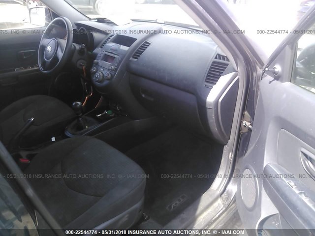 KNDJT2A19B7306395 - 2011 KIA SOUL BLACK photo 5