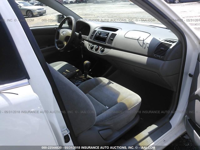 4T1BE32K52U501032 - 2002 TOYOTA CAMRY LE/XLE/SE თეთრი ფოტო 8