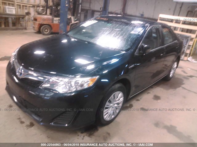 4T1BD1FK0DU090966 - 2013 TOYOTA CAMRY HYBRID/LE/XLE 深蓝色 照片 2
