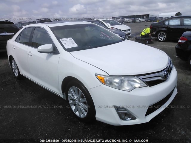 4T1BK1FK6EU541079 - 2014 TOYOTA CAMRY SE/XLE WHITE photo 1